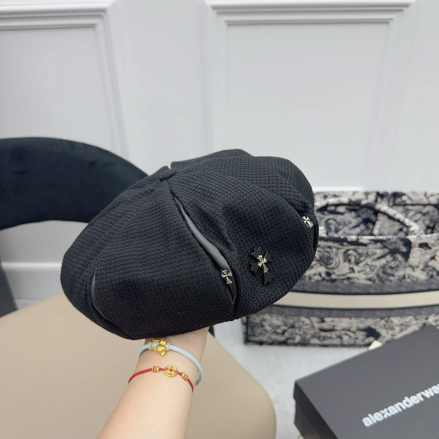 Crowe has something new in mind📣 High-end beret, heavy-duty design🤩 A must-have for fashionistas, the quality of the hat is impeccable‼ ️